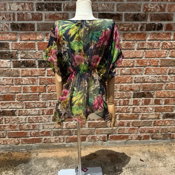 Coco + Carmen one size fits all floral swimsuit cover up / Excellent condition - Picture 10 of 13